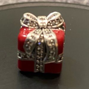 Pandora Sparkling Surprise Red Charm